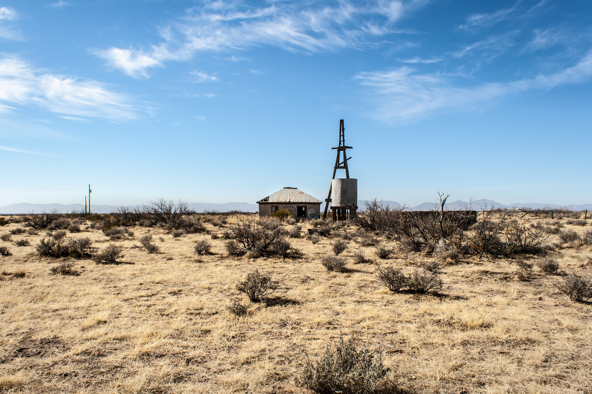 Tularosa, New Mexico - A Desert House With An Extra Large Well (front far)