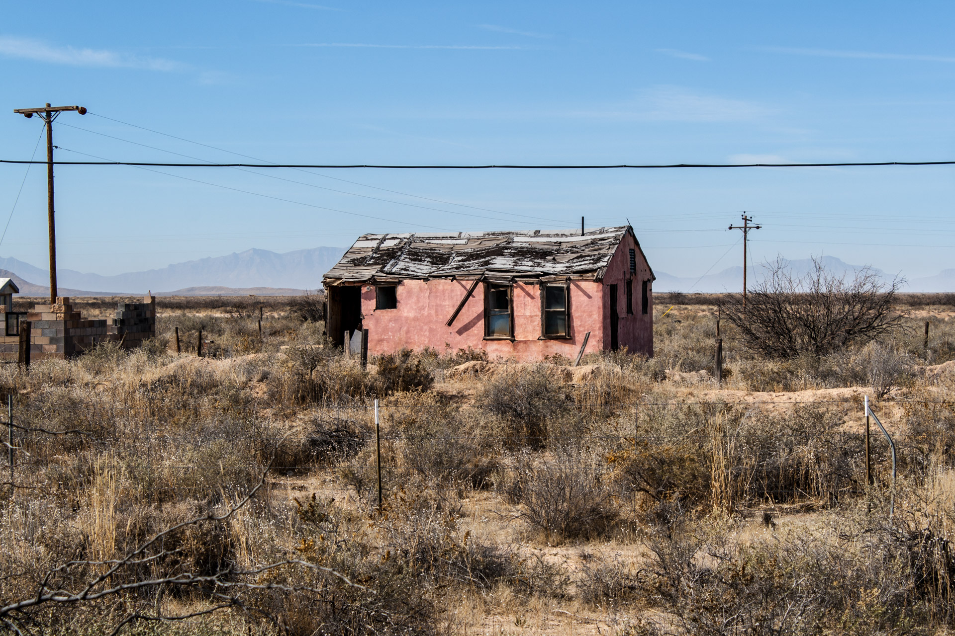 Alamagardo, New Mexico - A Pink Desert House (front mid)