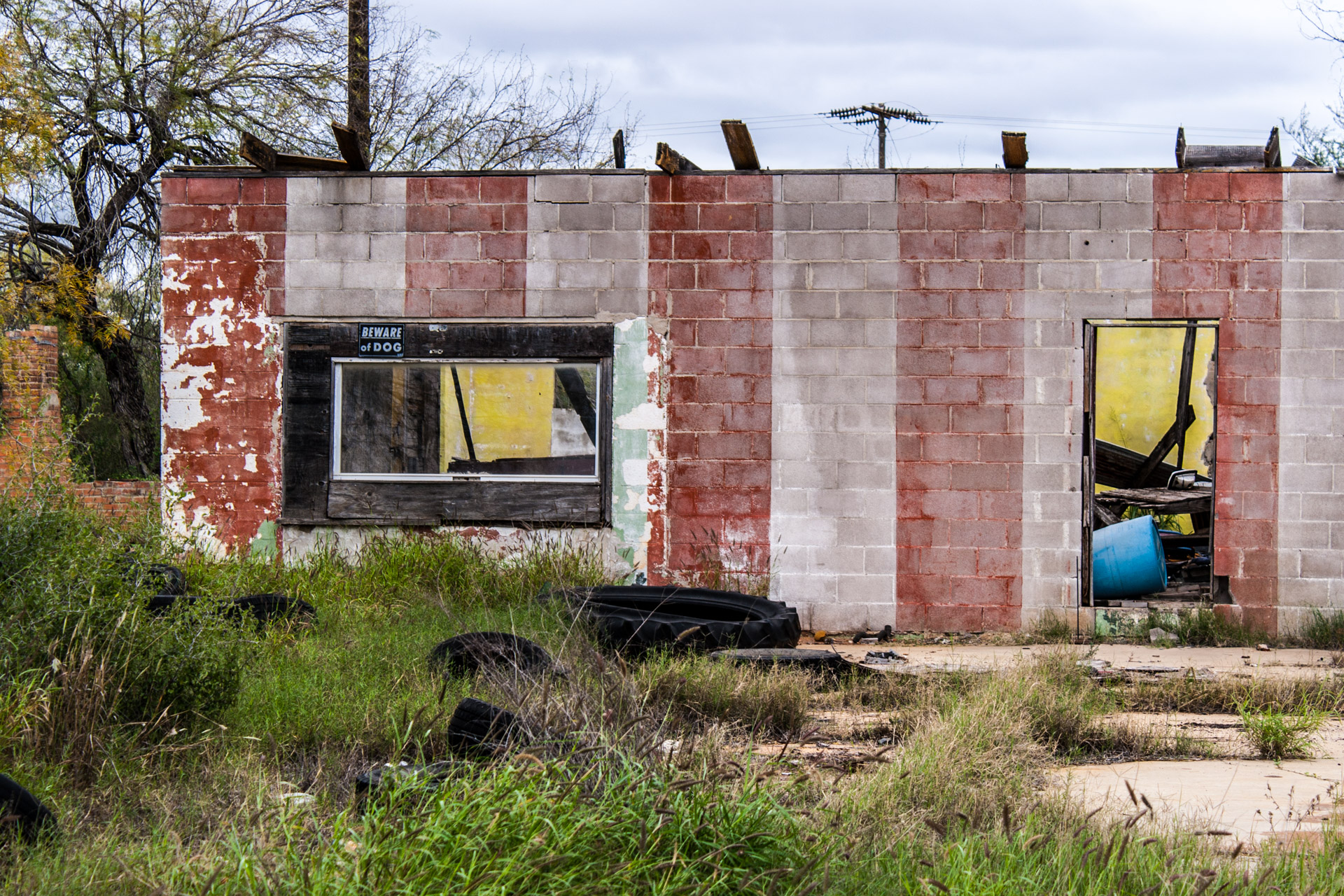 Pearsall, Texas - A Ruin, A Trailer, And Some Tires (ruin left)