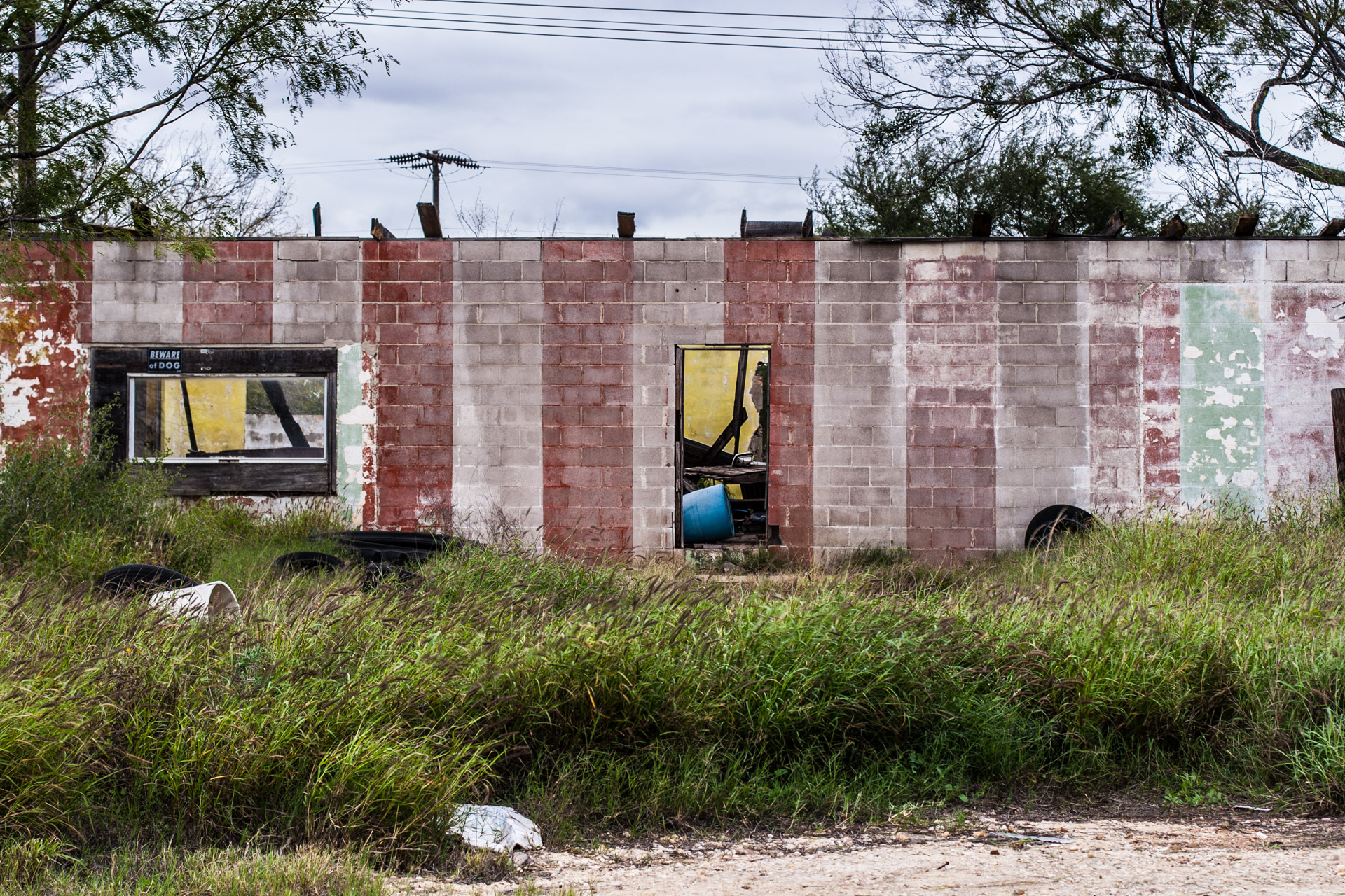 Pearsall, Texas - A Ruin, A Trailer, And Some Tires (ruin mid)