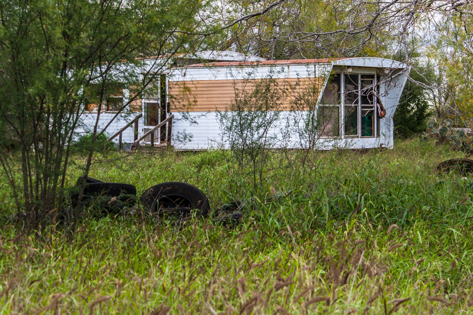 Pearsall, Texas - A Ruin, A Trailer, And Some Tires (trailer close)