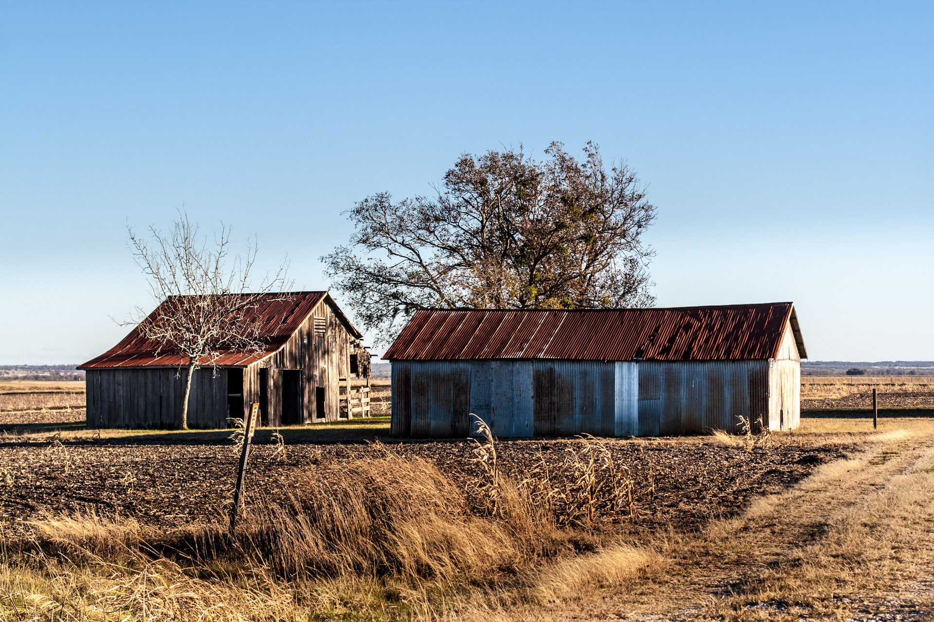 Thrall, Texas - The Over the Tracks Farmhouse (barn)