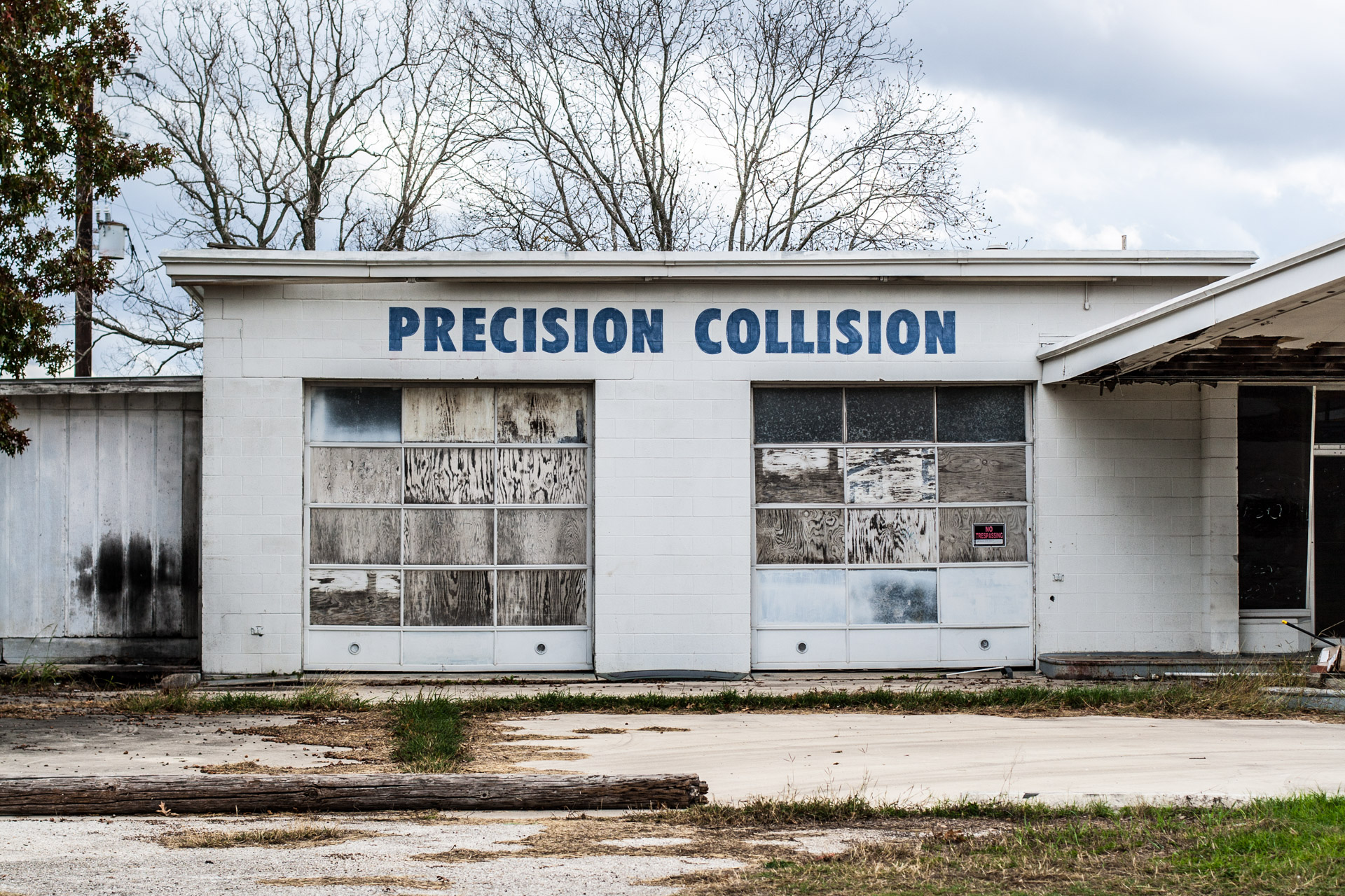 Seguin, Texas - The Precision Collision Shop (front close)