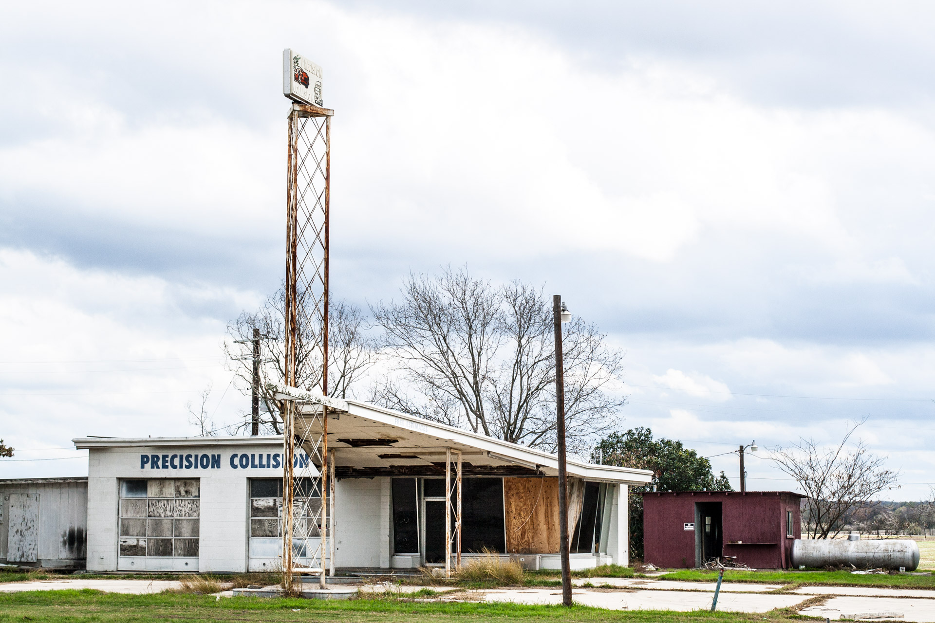 Seguin, Texas - The Precision Collision Shop (front far)