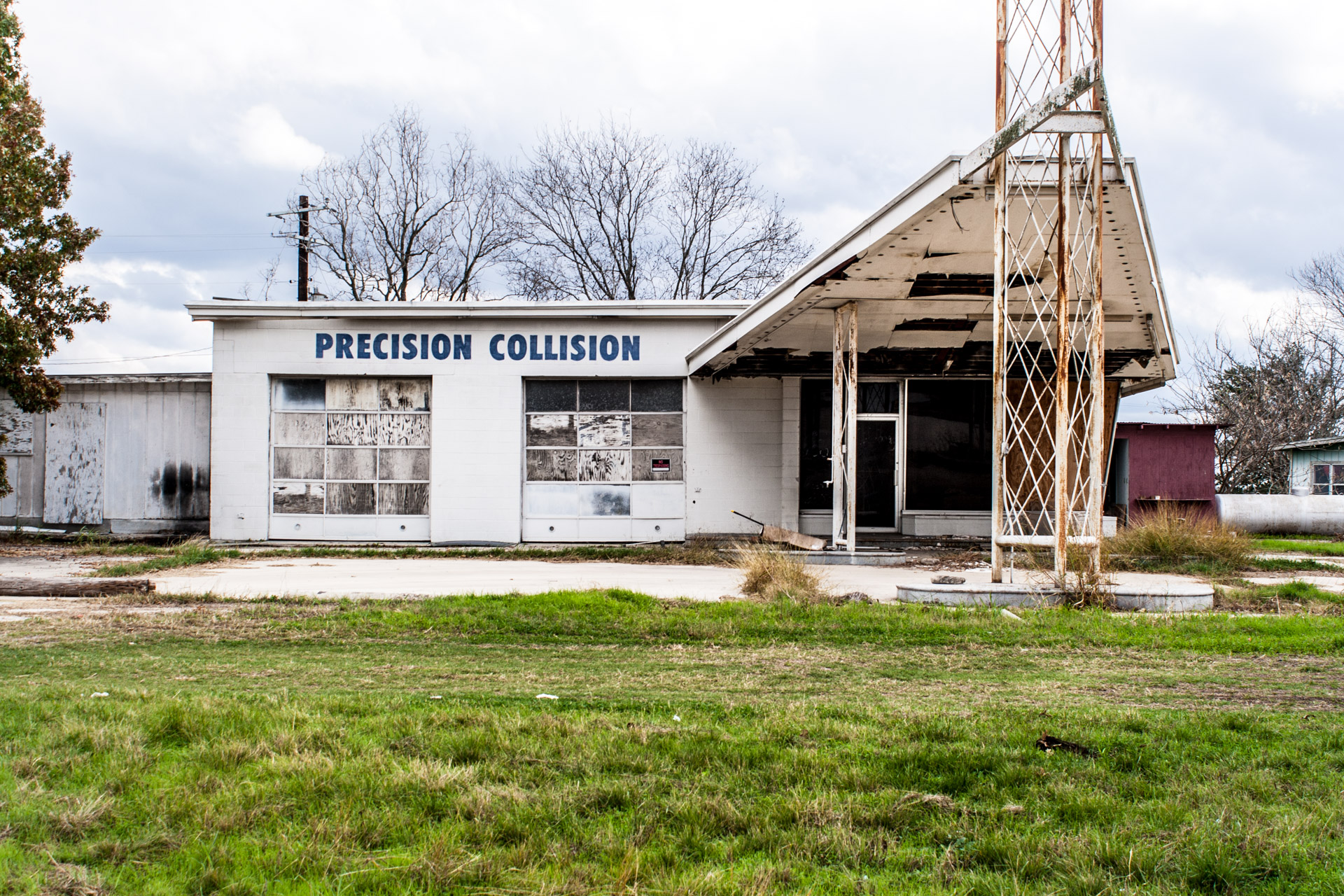 Seguin, Texas - The Precision Collision Shop (front mid)