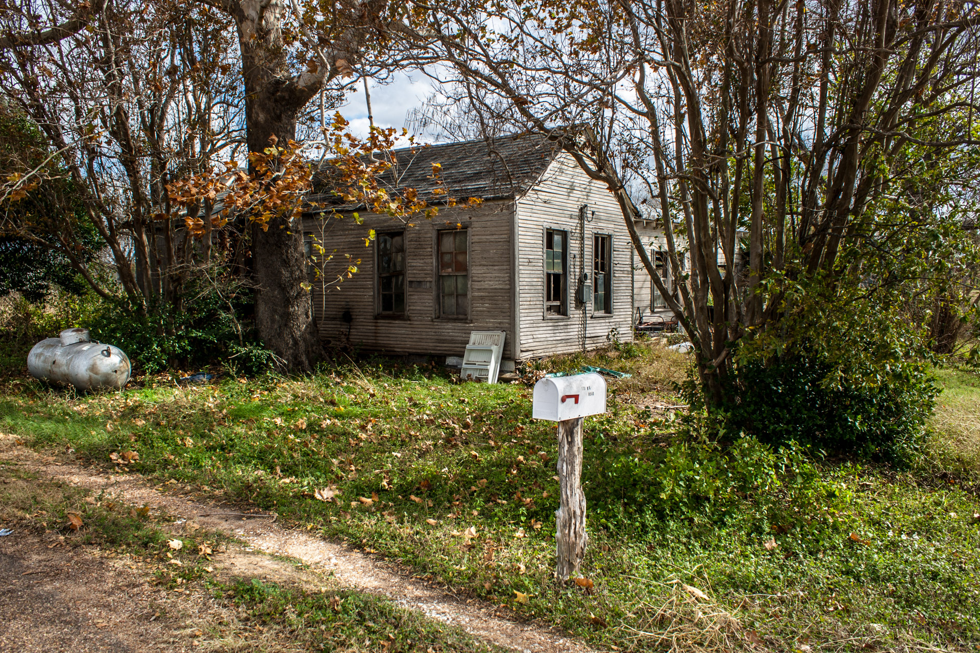 Smithville, Texas - The Sagging Middle House (angle far)