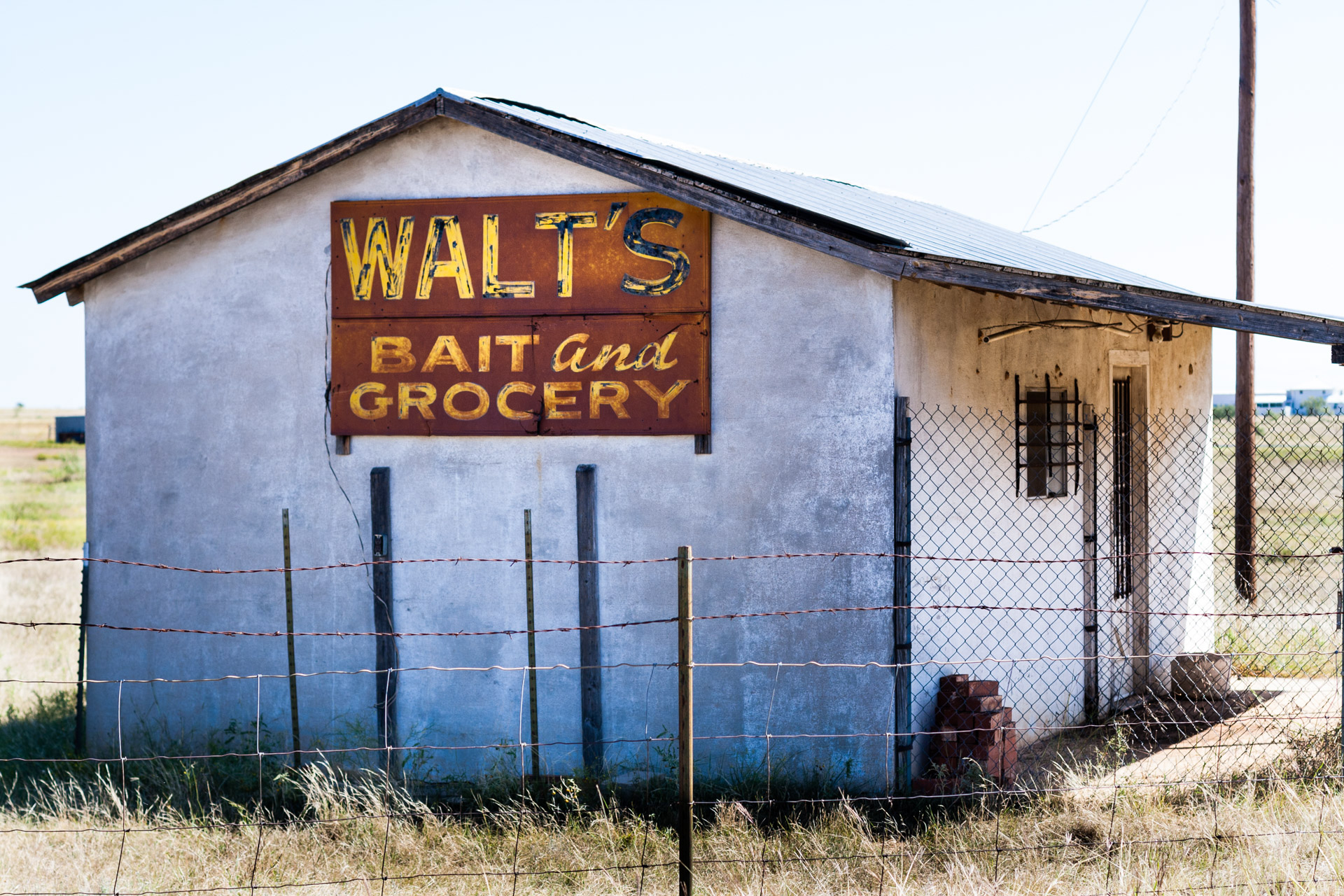 Coleman, Texas - Walt's Bait and Grocery (side close)