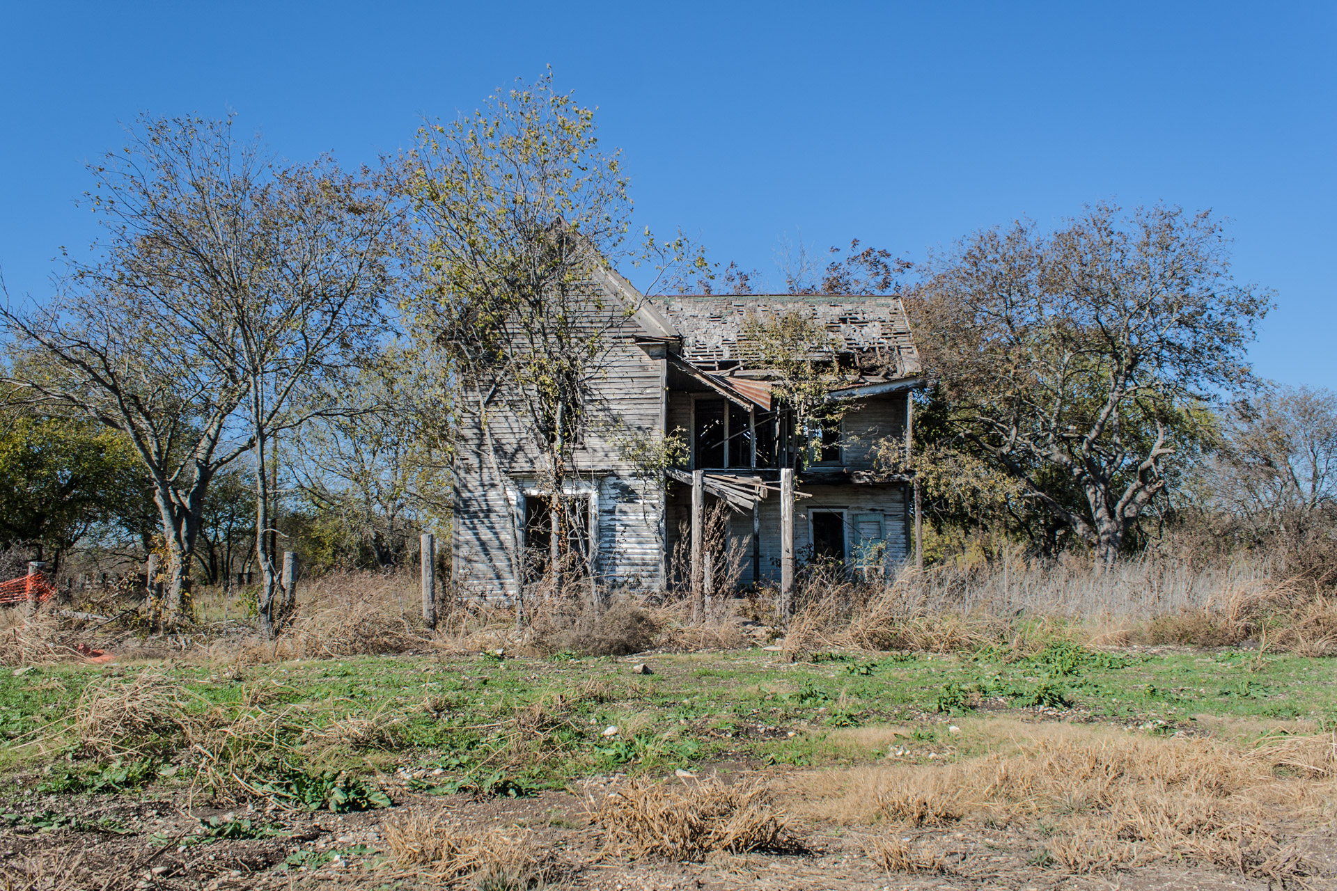 Bruceville-Eddy, Texas - Wide Open Two Story House (front far)