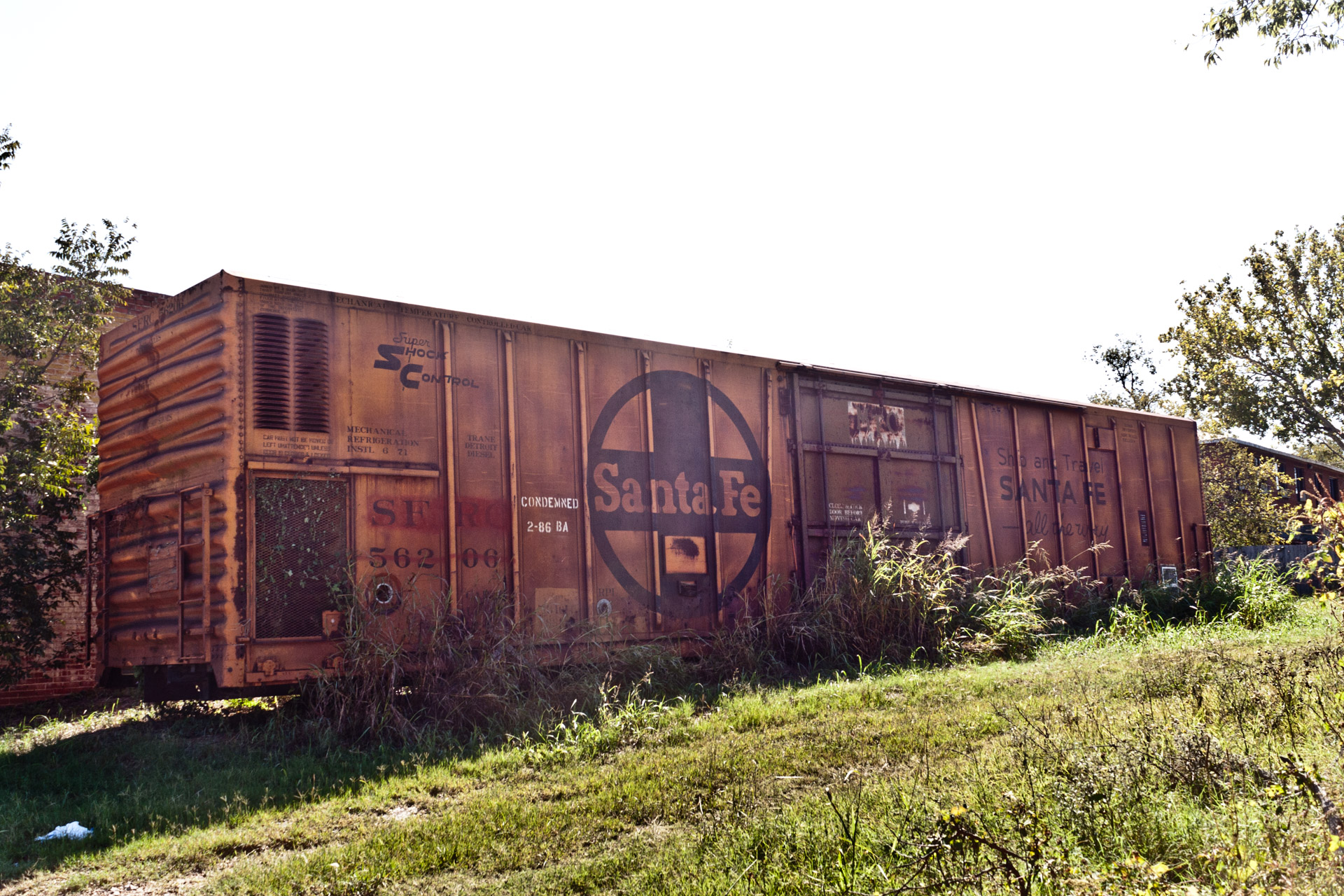 A Condemned Railroad Car + Friday Link Love