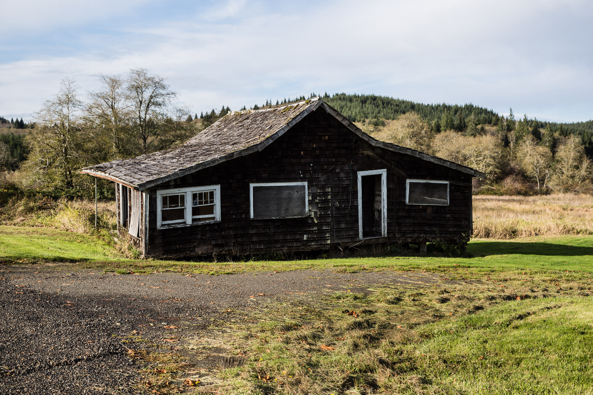 Sinking Mountain House (side far)