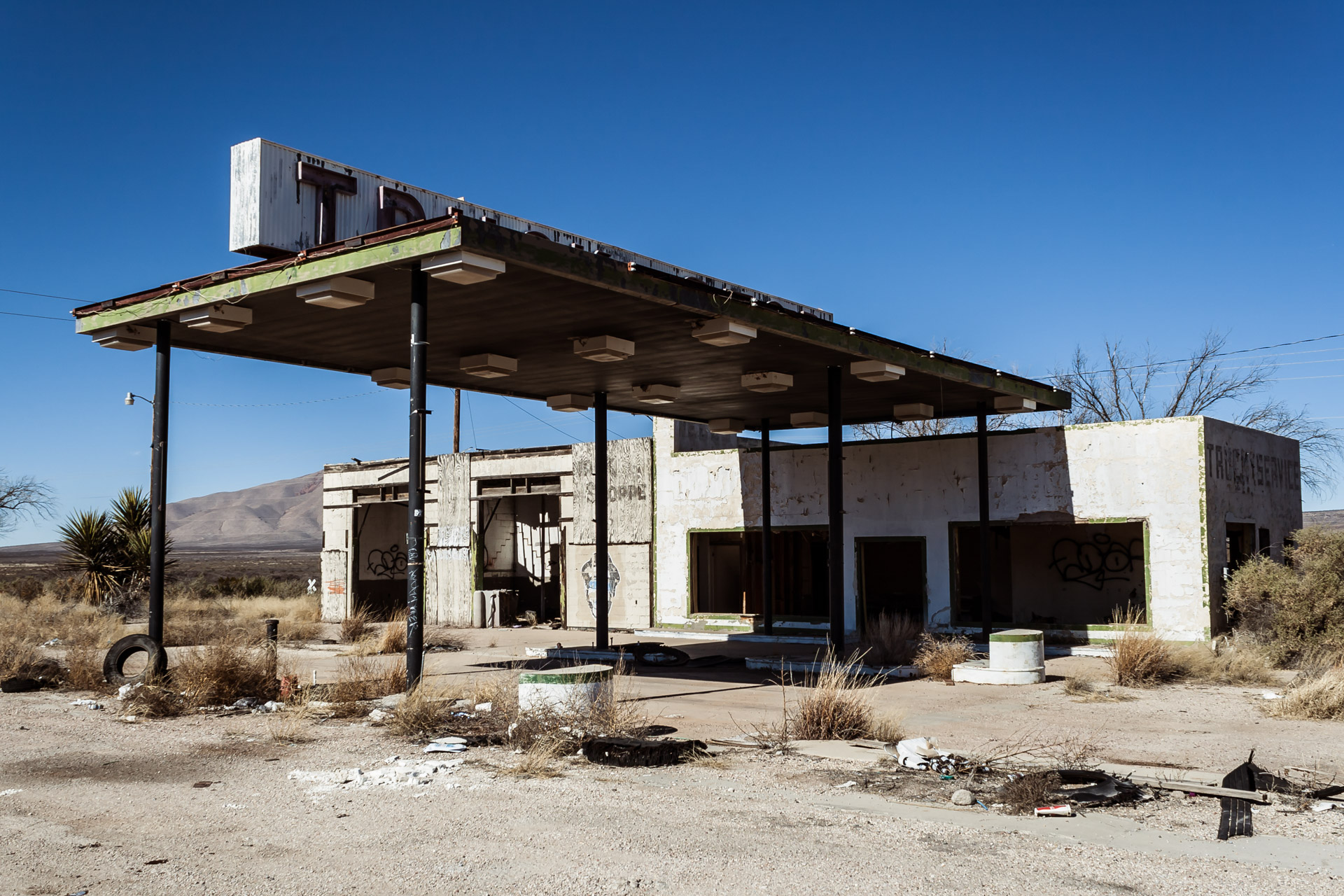 Desert Truck Stop (right angle)