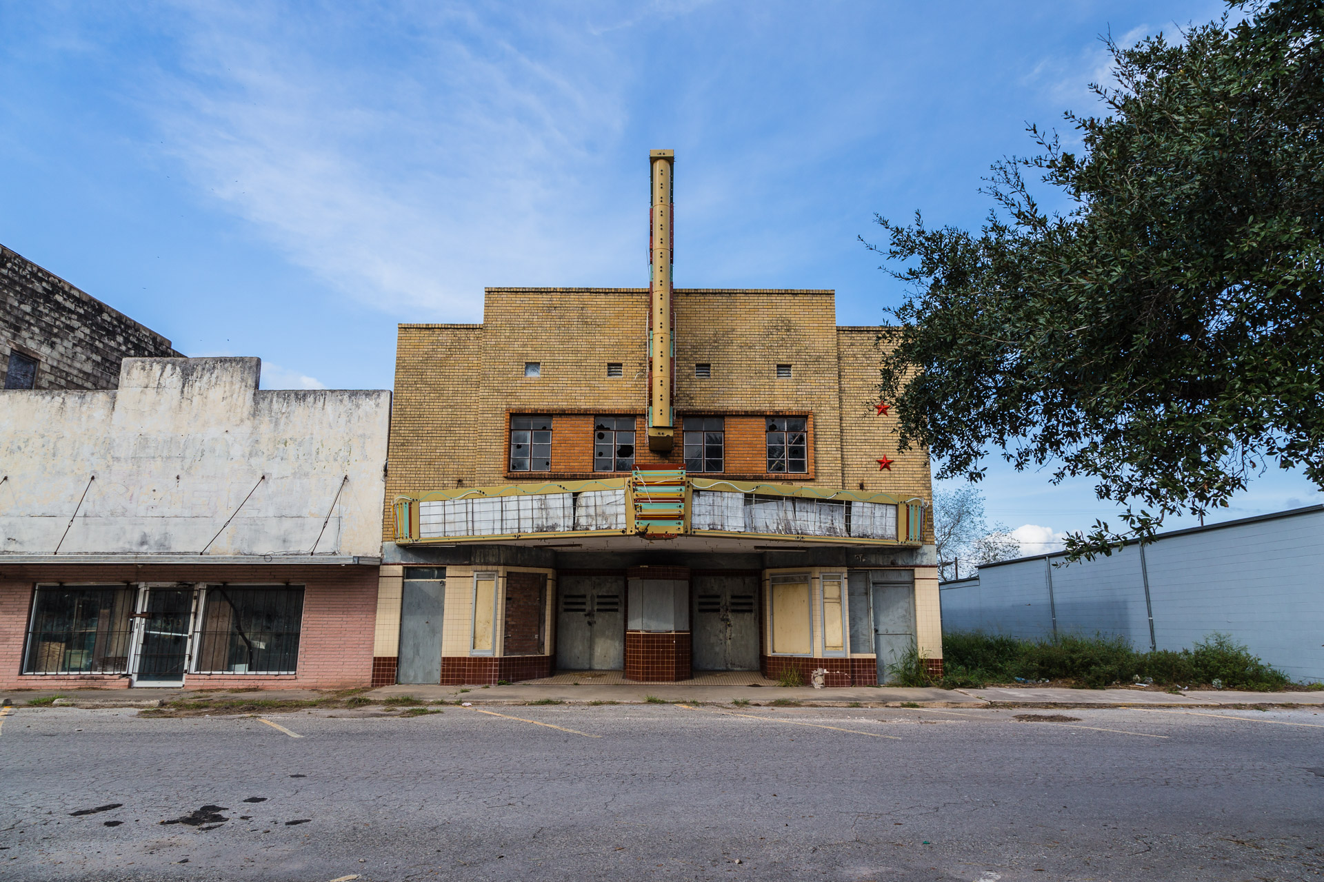 Rig Theater (front far)