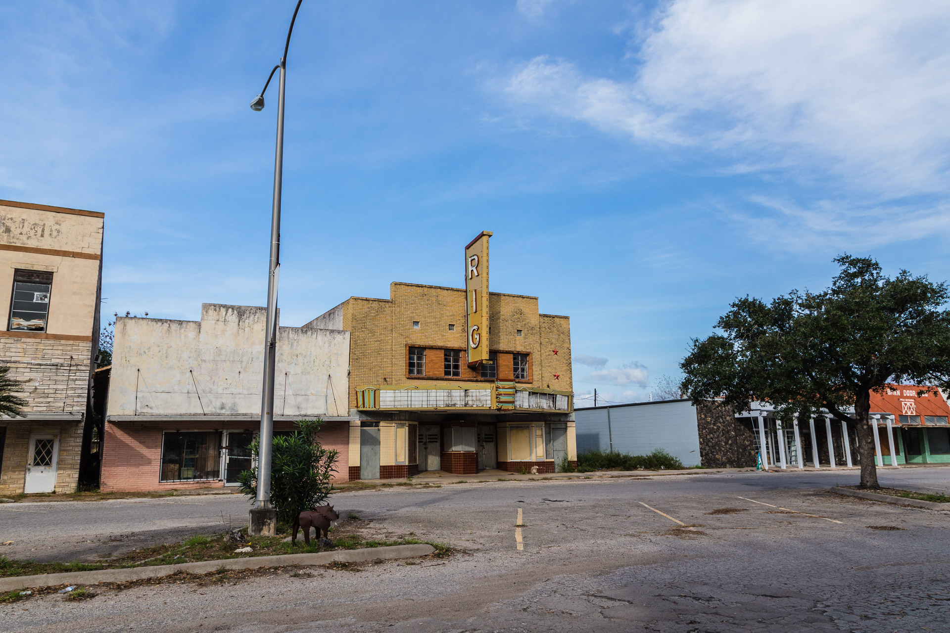 Rig Theater (left angle far)