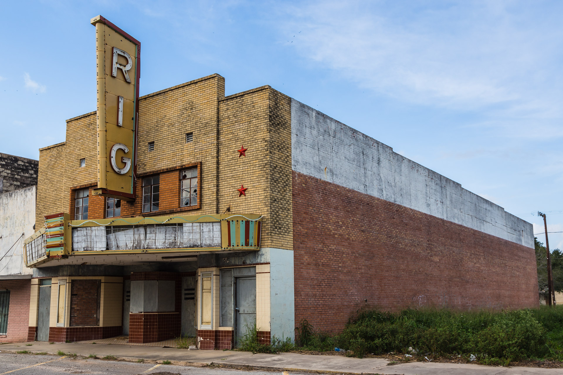 Rig Theater (right angle close)